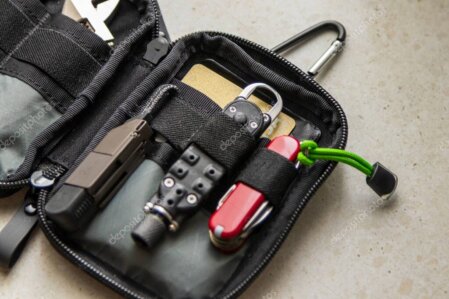 Zaino e kit base survival pronti per l’uscita